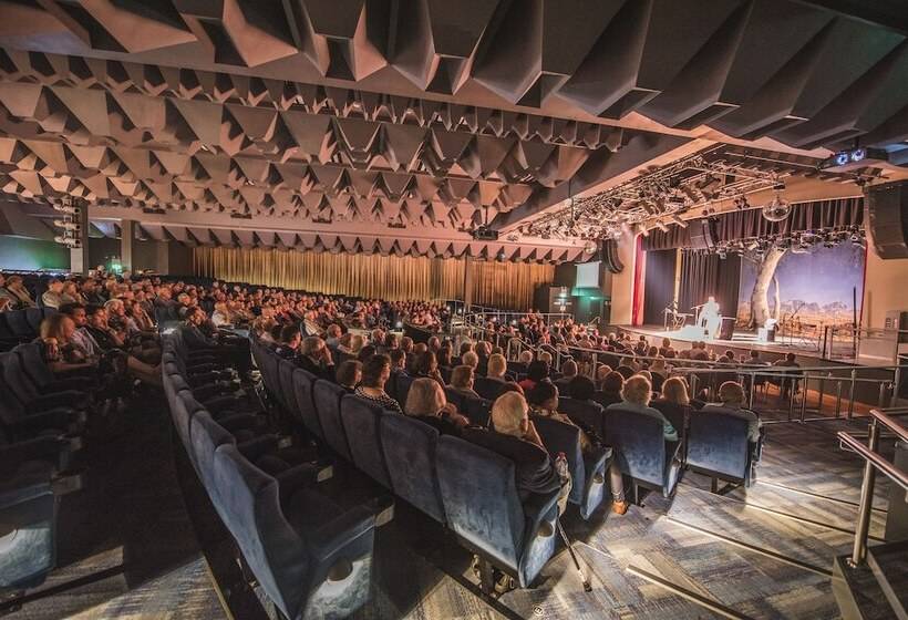 هتل Mercure Sydney Bankstown