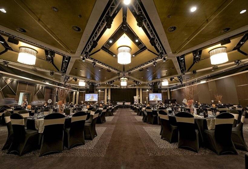 هتل Mercure Sydney Bankstown