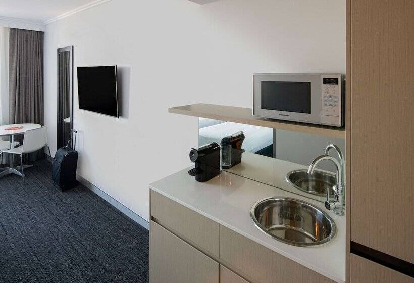 هتل Mercure Sydney Bankstown