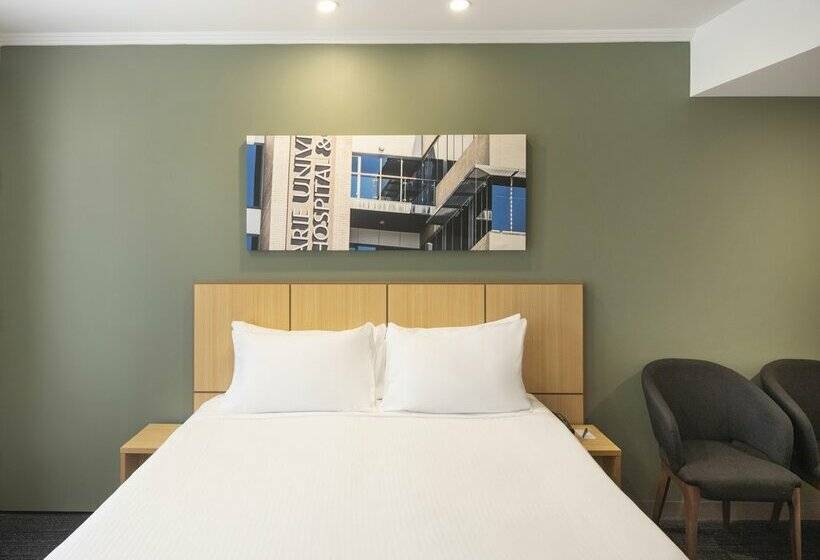 Отель Mercure Sydney Macquarie Park