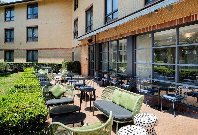 בית מלון כפרי Mercure Sydney Macquarie Park