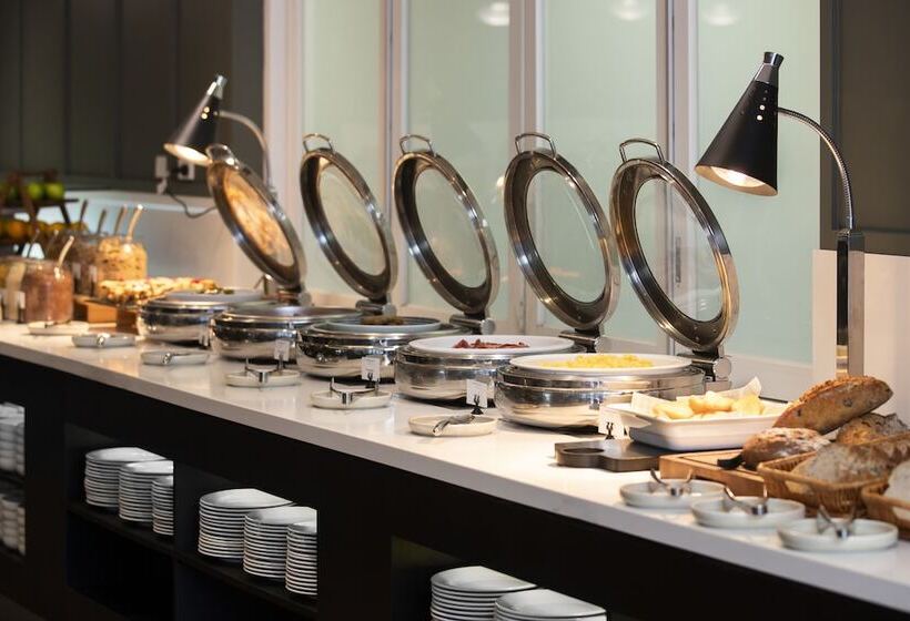 בית מלון כפרי Mercure Sydney Macquarie Park