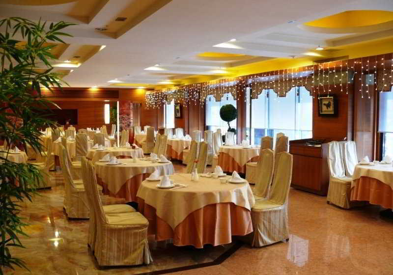 هتل Monarch Plaza