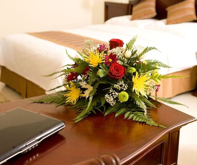 هتل Muscat Holiday