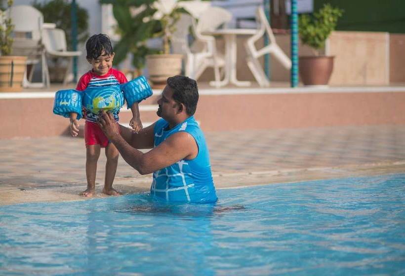 هتل Muscat Holiday