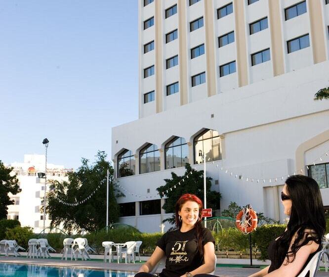 هتل Muscat Holiday