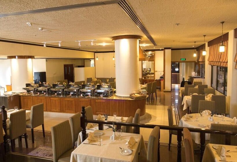 هتل Muscat Holiday