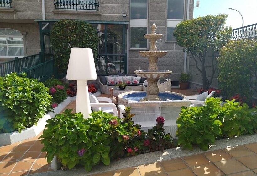 Отель Playa Compostela