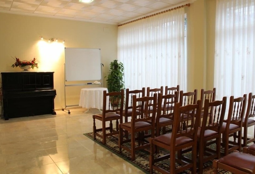 Отель Playa Compostela