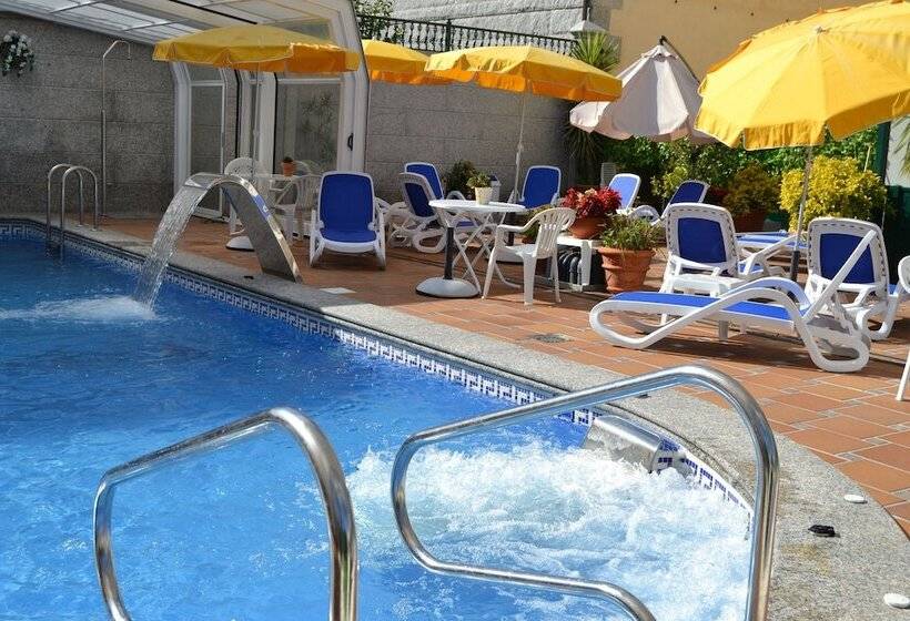 Отель Playa Compostela