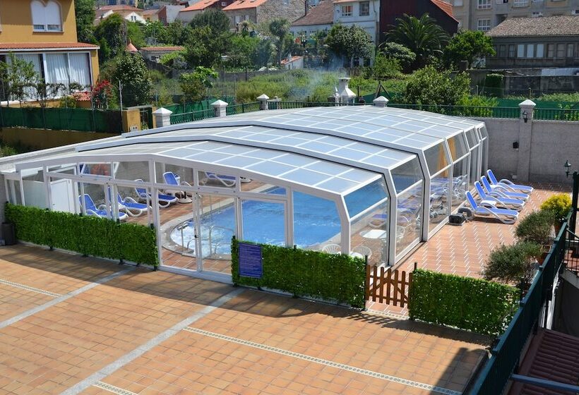 Отель Playa Compostela