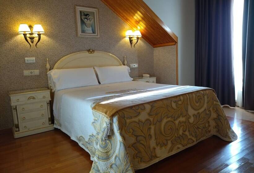 Отель Playa Compostela