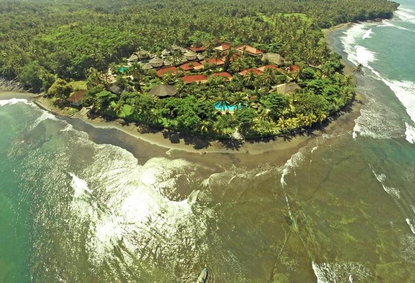 בית מלון כפרי Puri Dajuma Beach Eco Resort & Spa