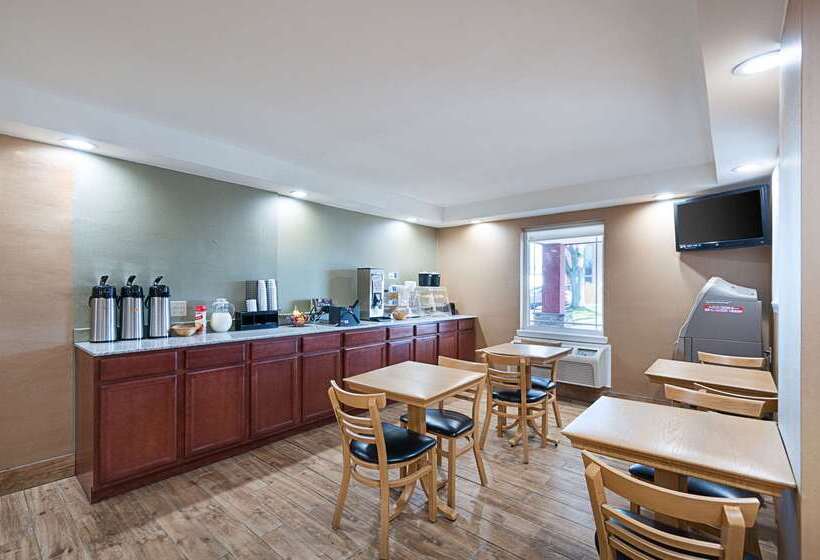 هتل Quality Inn Near Pimlico Racetrack