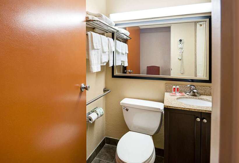 هتل Quality Inn Near Pimlico Racetrack