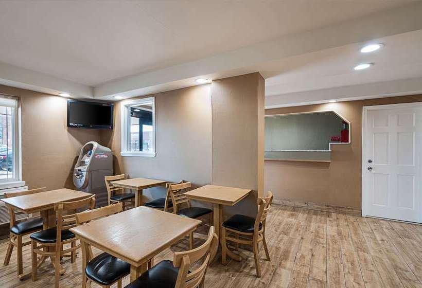 בית מלון כפרי Quality Inn Near Pimlico Racetrack