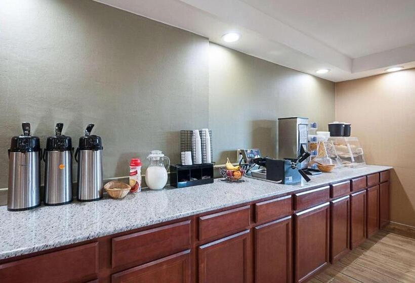 בית מלון כפרי Quality Inn Near Pimlico Racetrack