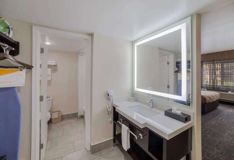 בית מלון כפרי Quality Inn & Suites Goodyear  Phoenix West