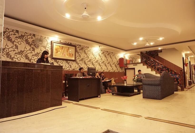 فندق Royal Holidays