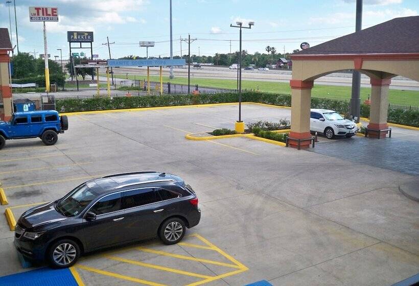 Отель Scottish Inn And Suites Beaumont