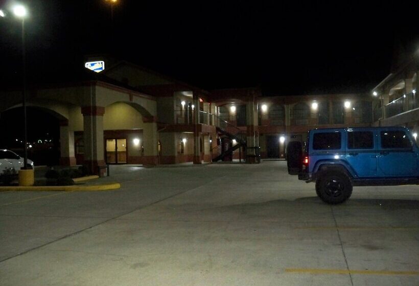 Отель Scottish Inn And Suites Beaumont