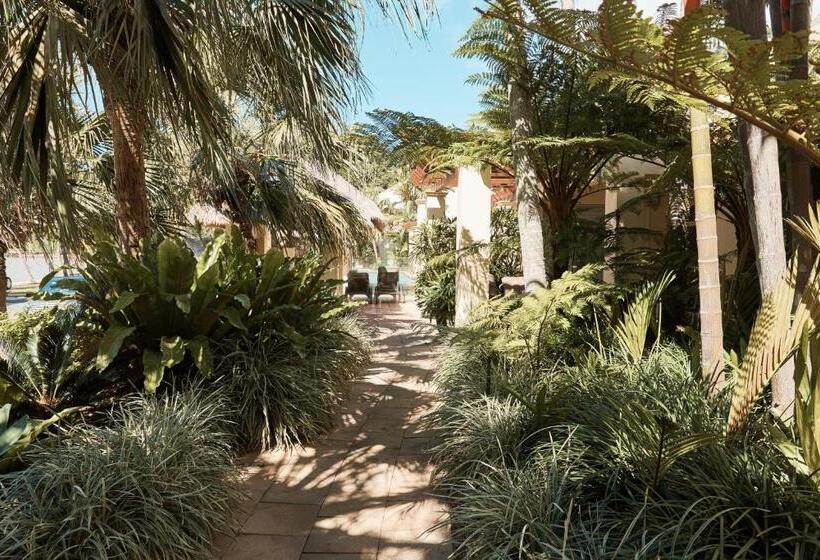 Отель Sea Change Beachfront Apartments