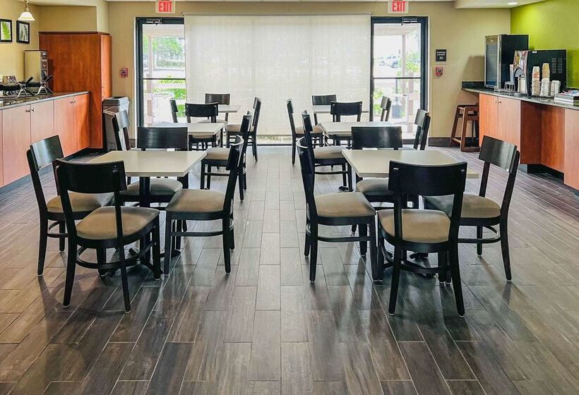 فندق Clarion Pointe Lakeland I 4