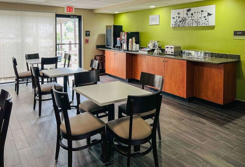 فندق Clarion Pointe Lakeland I 4