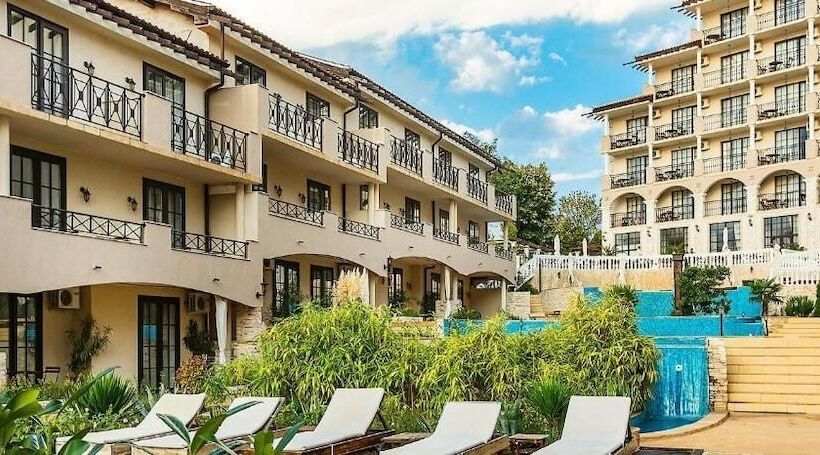 Отель The Cliff Beach & Spa