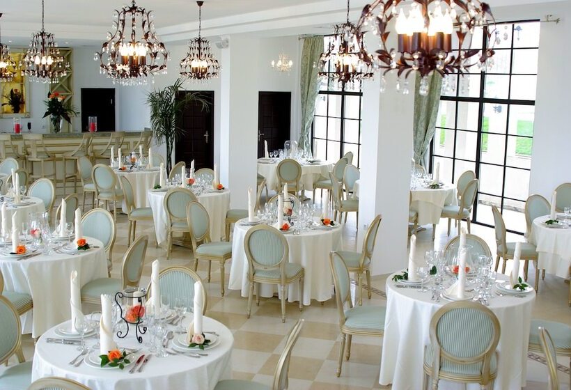 Отель The Cliff Beach & Spa