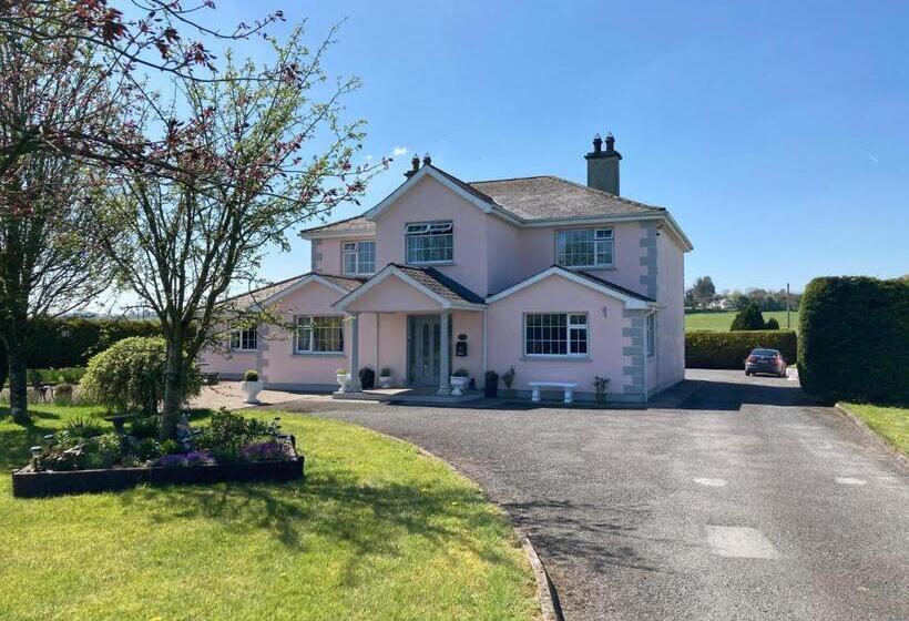 בית מלון כפרי Tir Na Nog B&b