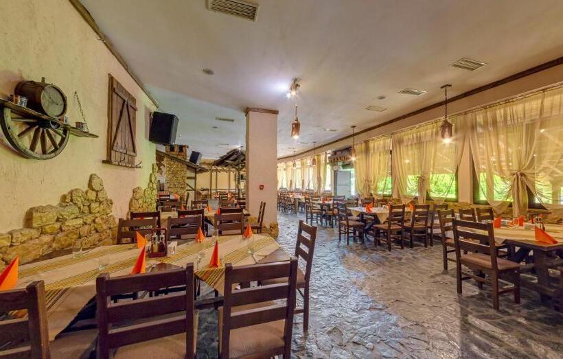 בית מלון כפרי Troyan Plaza