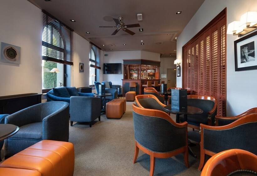 فندق Van Der Valk Waterloo