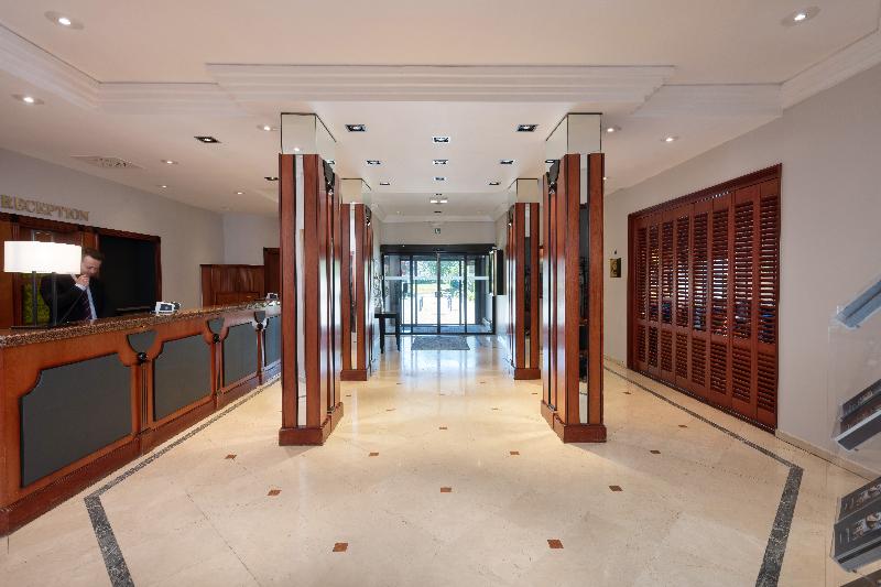 فندق Van Der Valk Waterloo