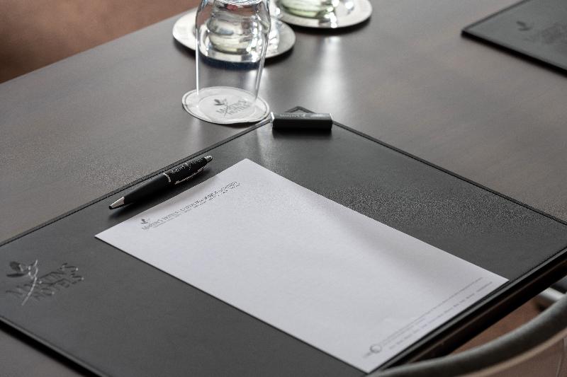 فندق Van Der Valk Waterloo