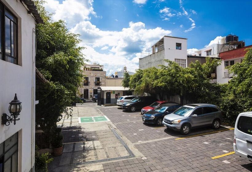 Отель Vista Express Morelia By Arriva Hospitality Group