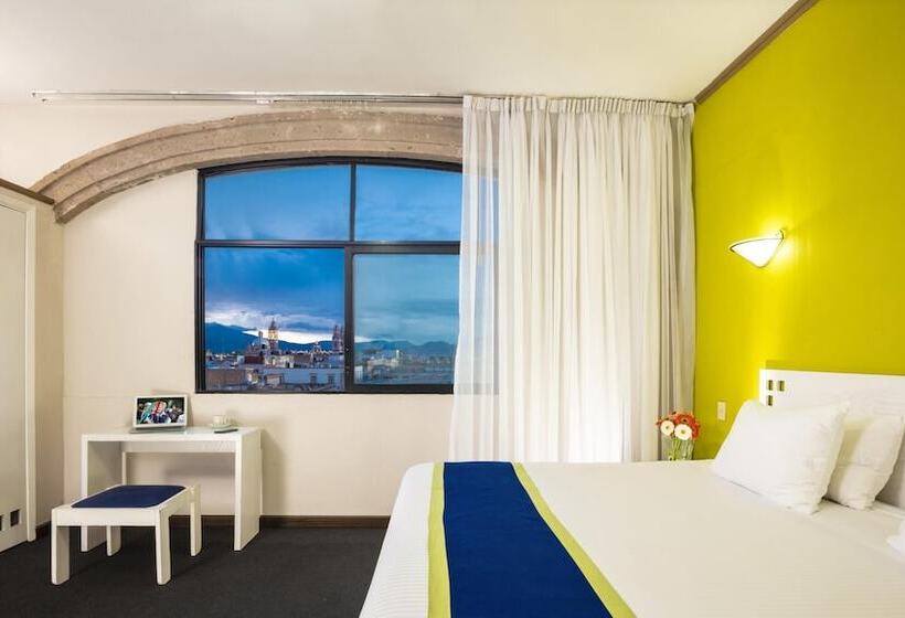 Отель Vista Express Morelia By Arriva Hospitality Group