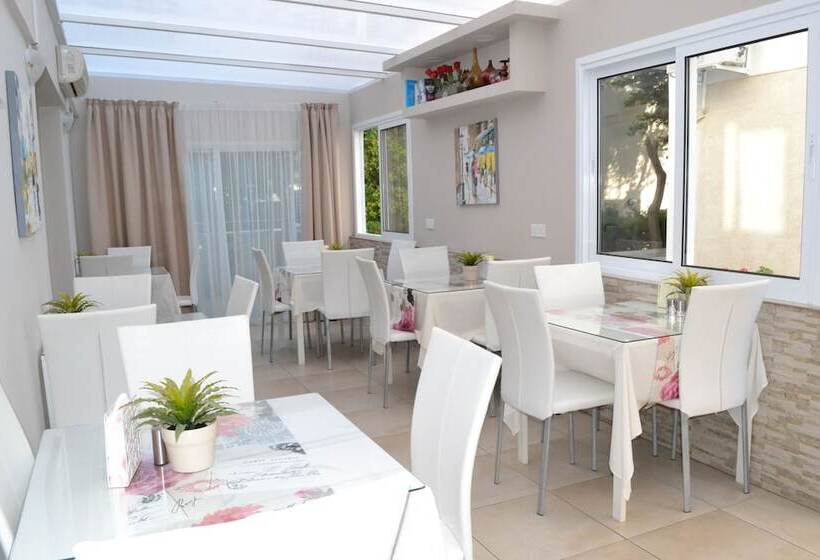 Marianna Hotel Apartments