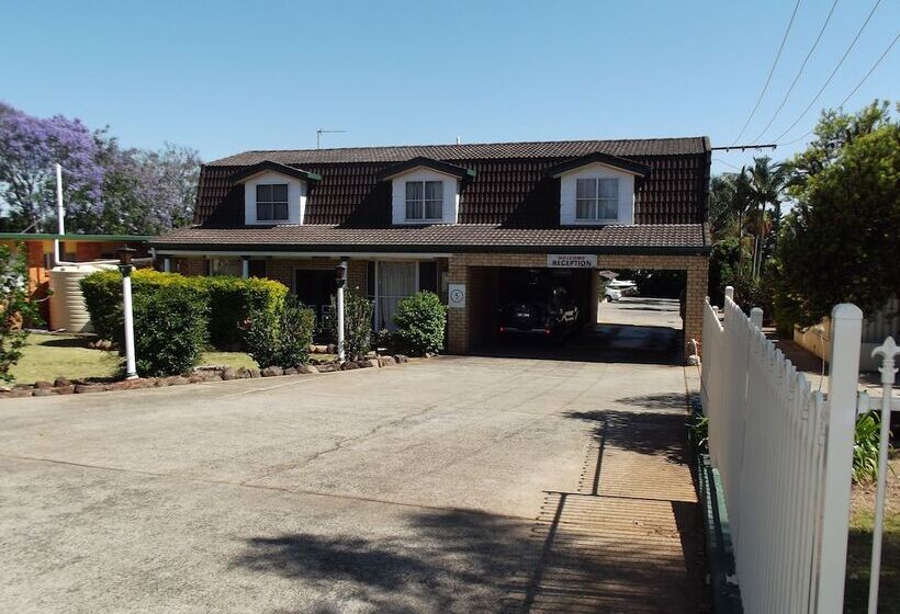 汽车旅馆  Bridge Street Motor Inn