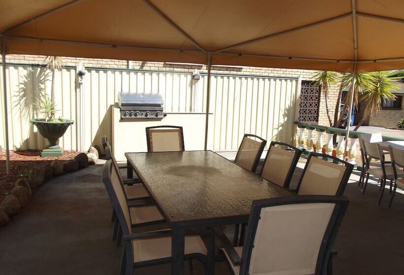 مُتل Bridge Street Motor Inn