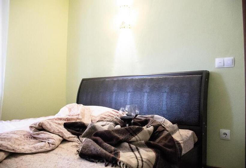 Bed and Breakfast гостьовий дім тая