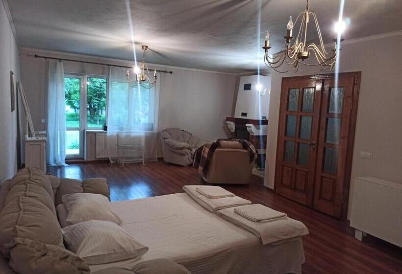 Bed and Breakfast гостьовий дім тая