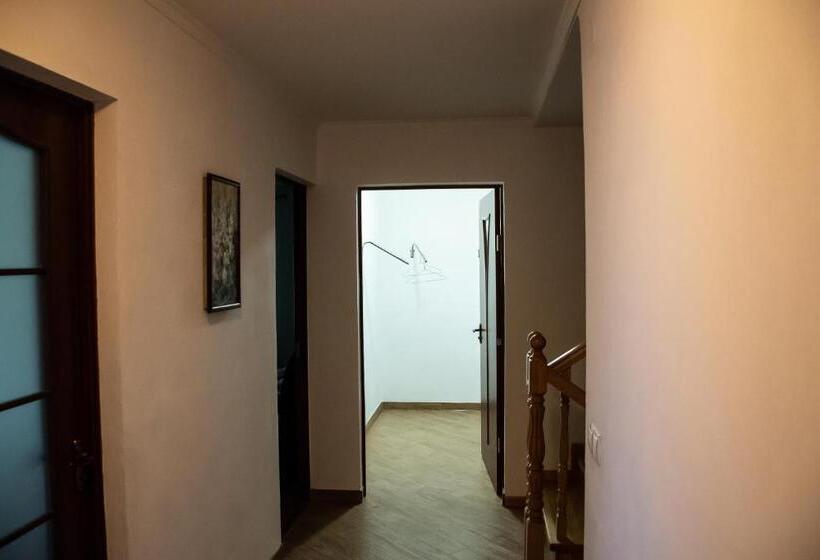 Bed and Breakfast гостьовий дім тая