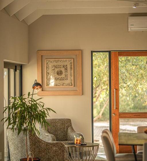 צימר Little Kubu Lodge