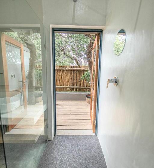 צימר Little Kubu Lodge