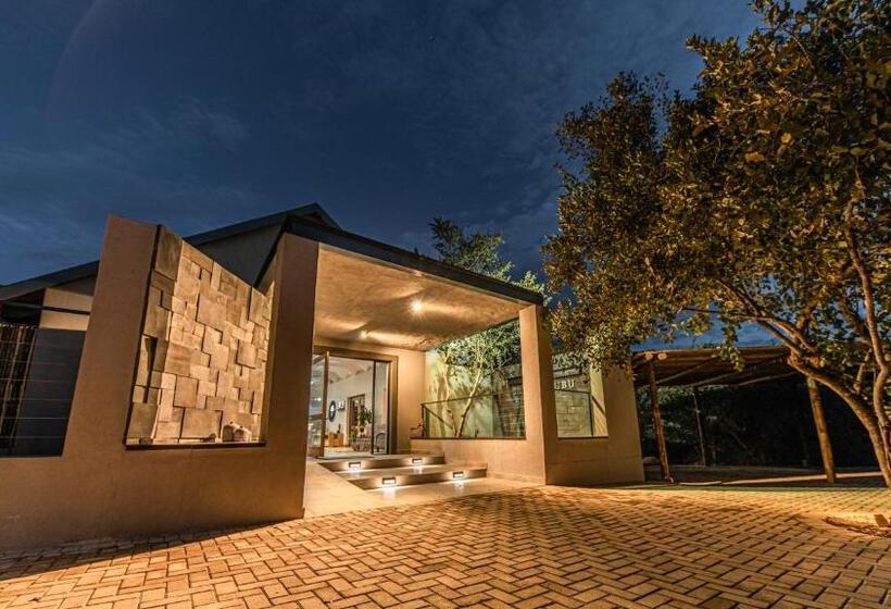 צימר Little Kubu Lodge