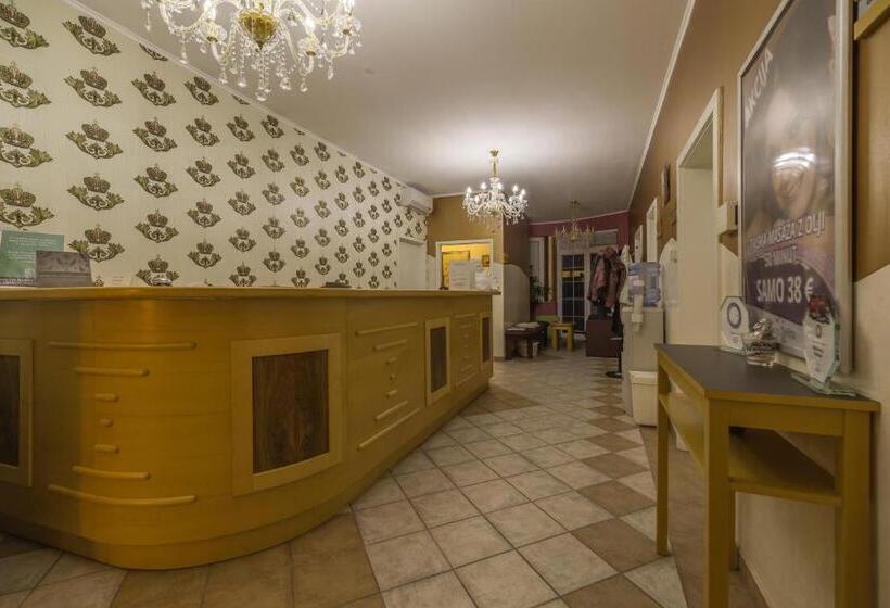 تختخواب و صبحانه Room Oaza Miru