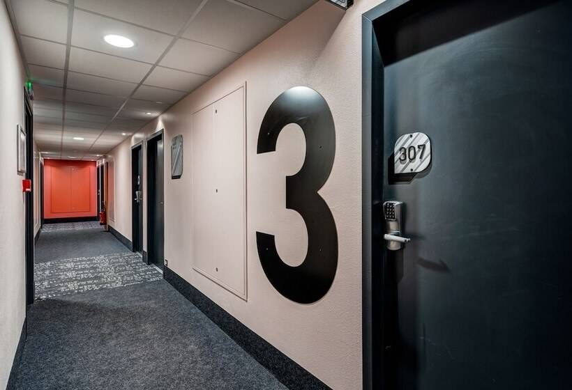 B&b Hotel Le Port Marly Saint Germain En Laye