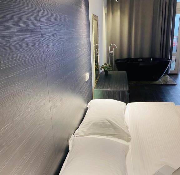 هتل Club House Arkadia Beach