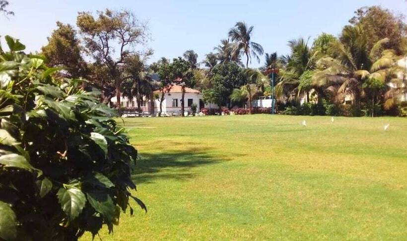 Отель Coral Beach Resort